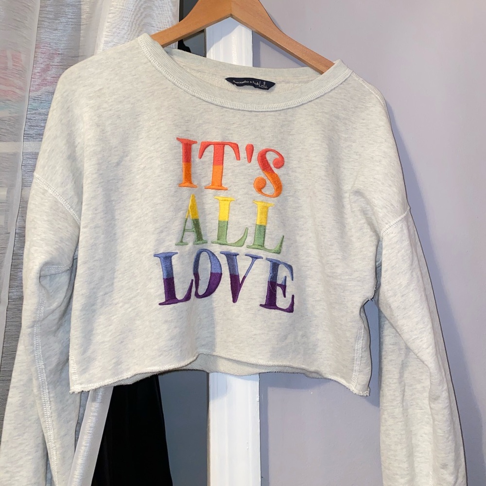cropped gray crew neck